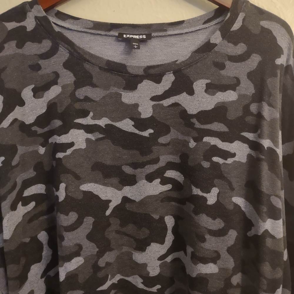 Express Camo Long Sleeve Dolman Top Sweatshirt Gray Black Size L - Picture 6 of 13